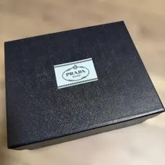 PRADA ブラックレザー ギフトボックス　大きめ