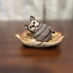 犬の陶器製置物 葉っぱモチーフ - メルカリ