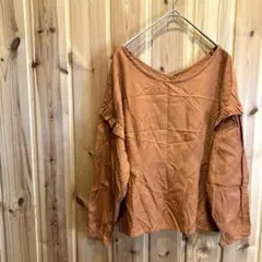 【ミスティック】ブラウス　長袖　フリル付き　Ｖネック　綺麗め　オレンジ系