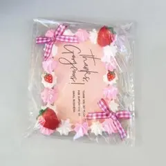 ハンドメイド トレカケース 硬質ケースデコ ホイップ いちご リボン ピンク