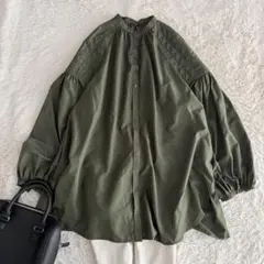 美品✨ジョンブル キルティングスモッグシャツ ブラウス ゆったり　カーキ　近年のサムネイル