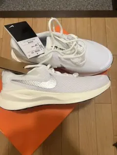 Nike ホワイト ランニングシューズ ナイキレボリューション7 24cm