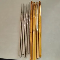 かぎ針と細い針のセット