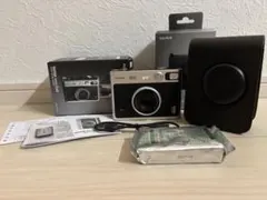FUJIFILM instax mini Evo 本体と付属品