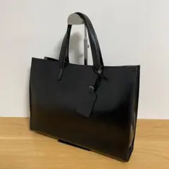 A4可】フェラガモ トートバッグ パテント レザー 黒 ポーチ付 ゴールド 