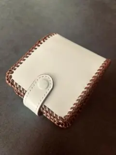 ハンドメイド レザー編み込みミニ財布 白コードバン