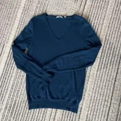 ユニクロ　Vネックニット