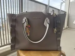 Samantha Vegaトートバッグ