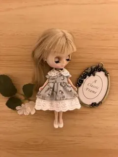 プチブライスサイズ　ワンピース　小花　水色
