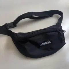 Reebok.ボディバッグ.ウエストバッグ.ブラック.男女兼用.シンプル.のサムネイル