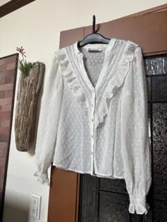 ZARA フリル付きホワイトシャツ XS