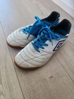 Umbro フットサルシューズ ホワイト/ブルーのサムネイル