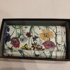 GUCCI フローラ 二つ折り長財布