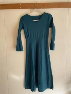 Vネック ニットワンピース 長袖