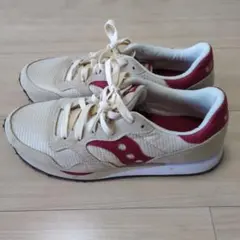 Saucony DXN トレーナー ベージュ×レッド 27cm US9のサムネイル