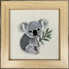 手刺繍コアラとユーカリの刺繍フレーム｜動物刺繍アート｜インテリア雑貨のサムネイル