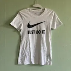 Nike レディース　白Tシャツ　ロゴ入りS　目立った汚れなし