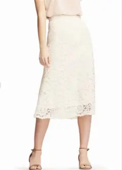 ユニクロ／オフホワイト レースフレアスカート