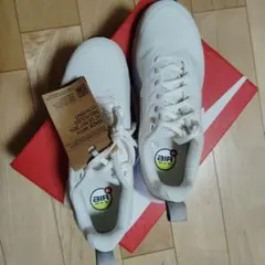 新品ナイキ エア マックス ニュアクシス レディースシューズ　サイズ24.0cm