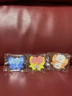 【新品】bt21 アクリルバッジ　3個セット