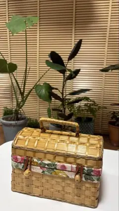 籐のピクニックバスケット& カップセット.Ungaro Paris アンティーク