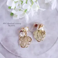 No.5310　ゴールドフラワーチャームパール✜じゃらじゃらピアス/イヤリング