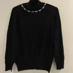 美品　黒タートルネックセーター ビジュー付き