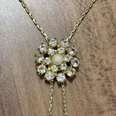 フラワーモチーフ　ビジュー　ネックレス　ペンダント