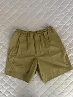 値下げしました。 Nike カーキ ショートパンツ ゴム入り ウエスト