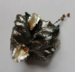 花のコサージュ　ゴールド　未使用