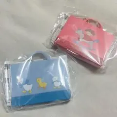 【新品未使用】familiar カプセルトイ　ファミリア　黄色　赤色　女の子