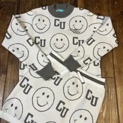 クアルトユナイテッド　スマイリーフェイス セーター・スカートセットアップ