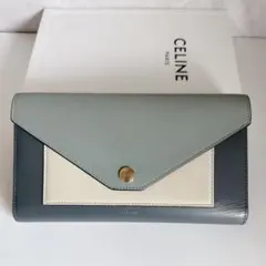 CELINE エンベロープ型二つ折り財布 赤とベージュ - メルカリ