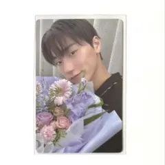 ATEEZ MOVEMET makestar 花束 PVC 両面トレカ ユノ - メルカリ