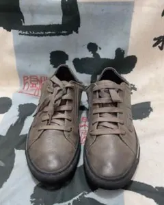 グレー レザー スニーカー