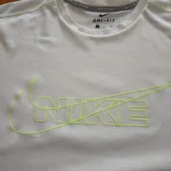 ナイキ　トレーニングウェア　トップス