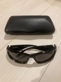 バレンシアガ Swift Oval サングラス　BALENCIAGA ブラックのサムネイル