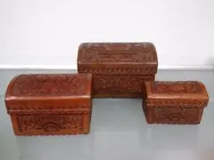 インカ帝国　革張り木箱　3個　ペルー　本革　革彫刻　レザーカービング
