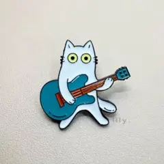 【ピンバッジ】白猫さんと青いギター