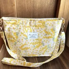 ミモザ柄　ショルダーバック　フロントポケット付き
