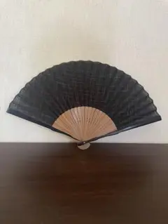 黒地に白い柄入り扇子 ケース付き