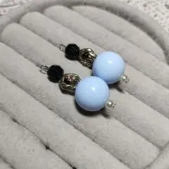 水色ビーズのピアスまたはイヤリング