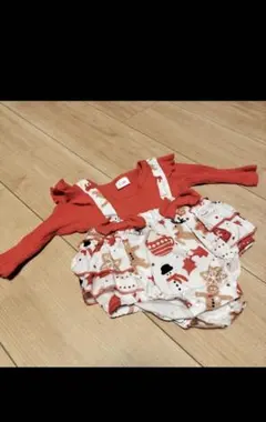 赤いフリル付きクリスマスロンパースのサムネイル