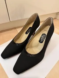 銀座かねまつ　クチュリエ　黒サテン生地×パイピング　　美人パンプス25cmEE