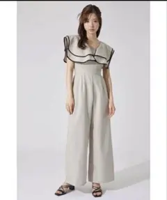 【美品】rienda ショルダーダブルフリルロンパースBEGのサムネイル
