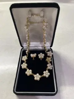❤︎晴れの日の装いに❤︎ナツコグレース　花形　パールネックレス　イヤリングセット