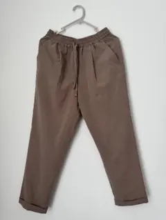 テーパードパンツ ベージュ　Mサイズ ウエストゴム