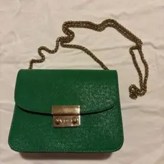 グリーンショルダーバッグ ゴールドチェーン付き