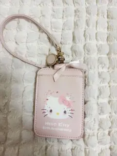 サンリオ　アベイル　50周年　ハローキティ　リール付きパスケース