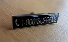 Supreme 1-800 ピンバッジのサムネイル